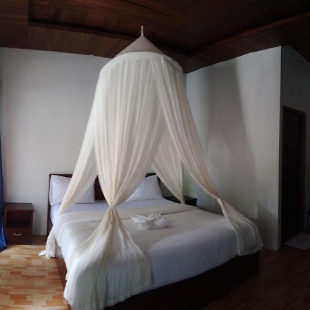 Amoryg Resort And Dive Raja Ampat Pulau Mansuar Exterior photo