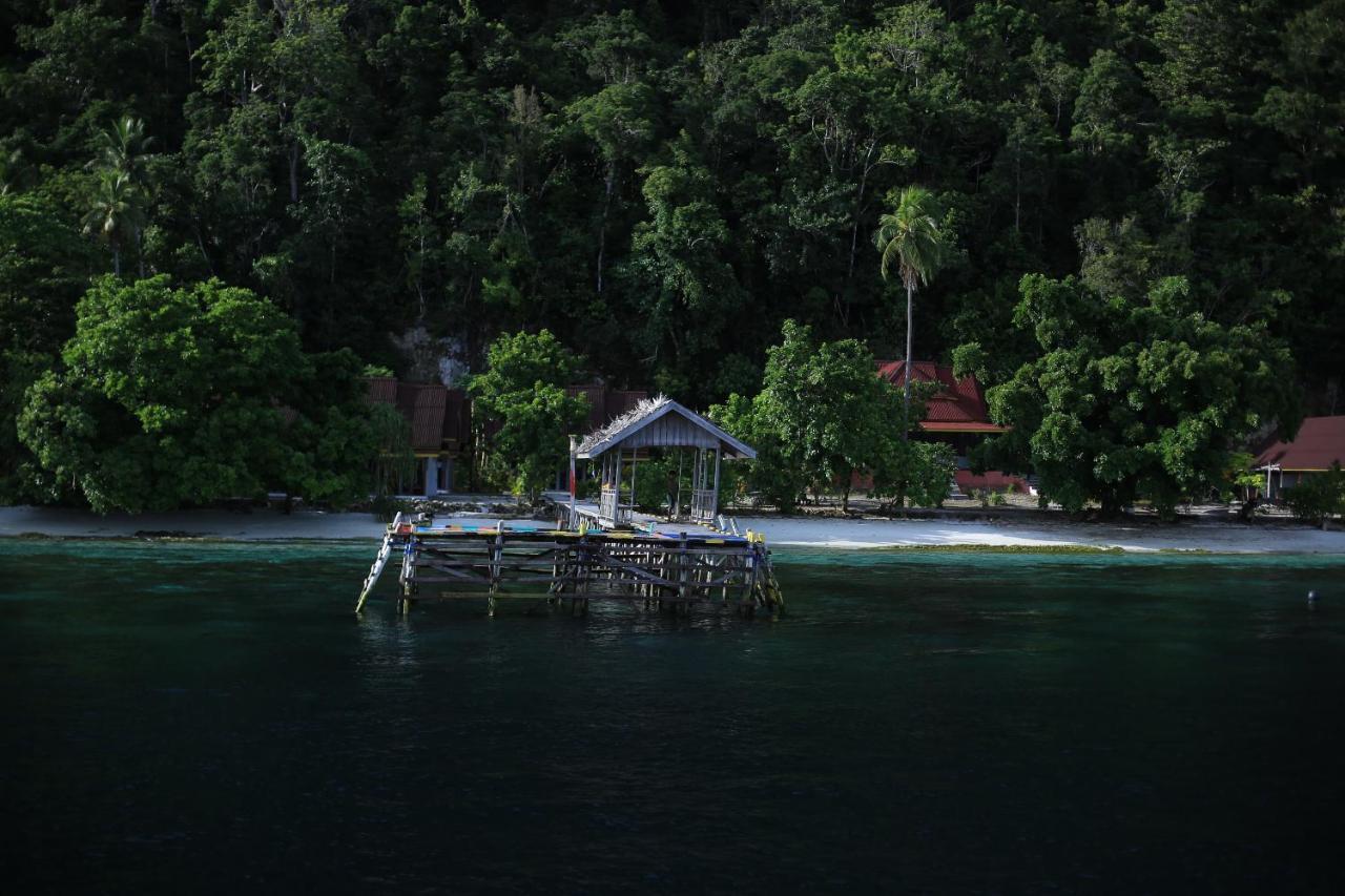 Amoryg Resort And Dive Raja Ampat Pulau Mansuar Exterior photo