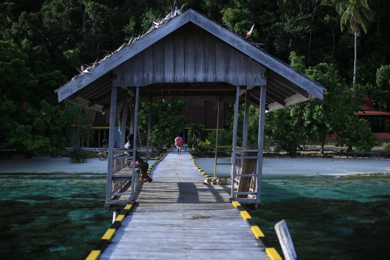 Amoryg Resort And Dive Raja Ampat Pulau Mansuar Exterior photo