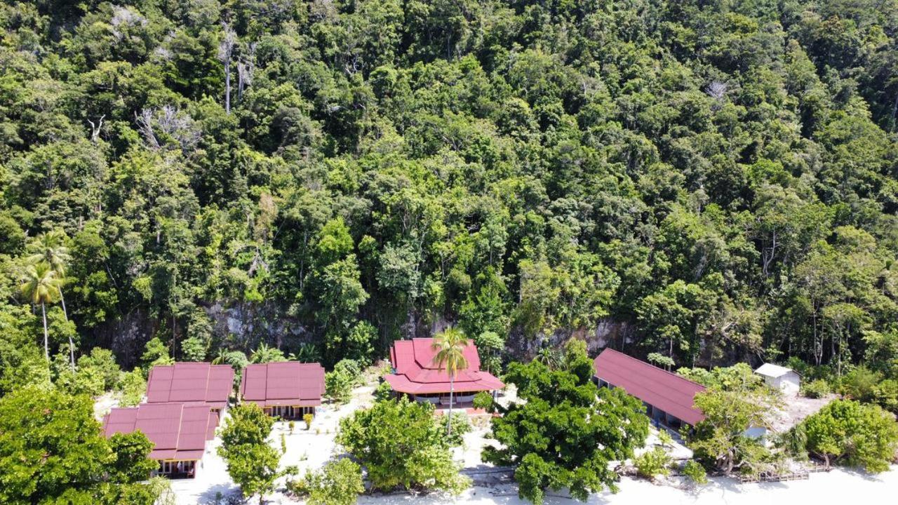 Amoryg Resort And Dive Raja Ampat Pulau Mansuar Exterior photo