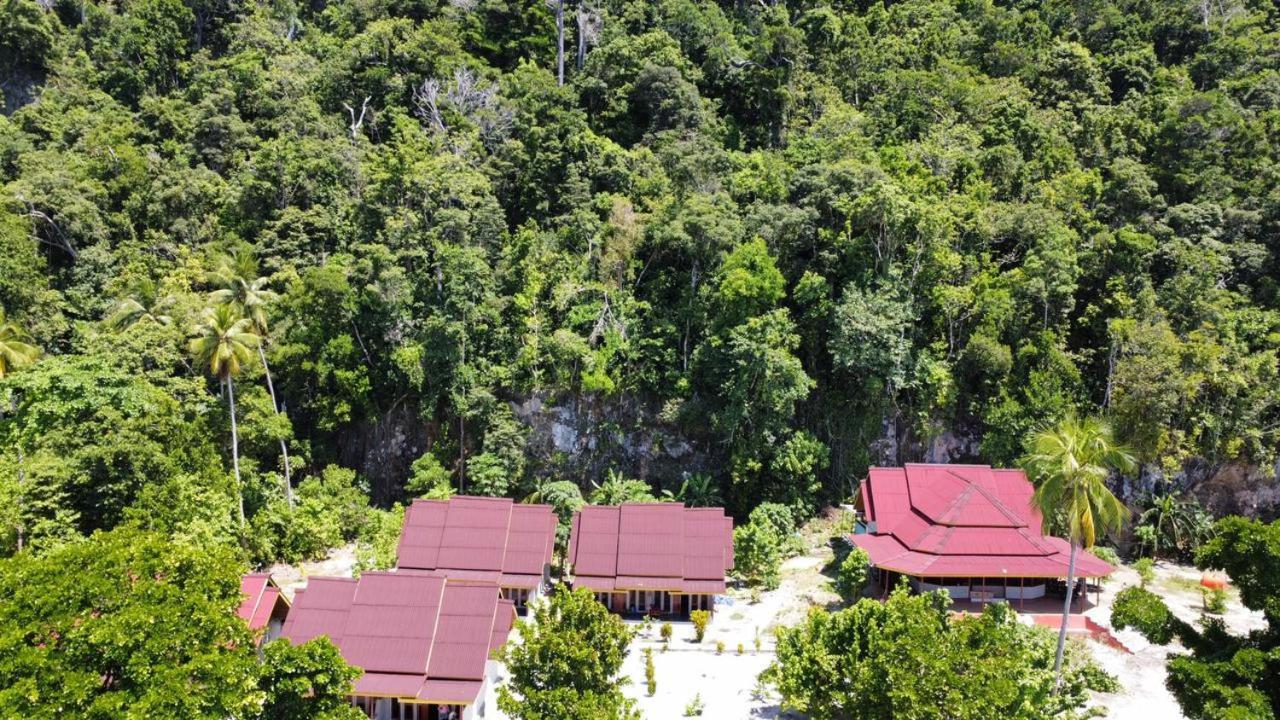 Amoryg Resort And Dive Raja Ampat Pulau Mansuar Exterior photo