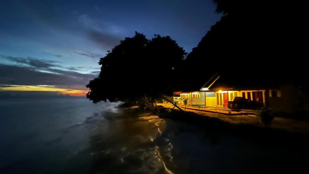 Amoryg Resort And Dive Raja Ampat Pulau Mansuar Exterior photo