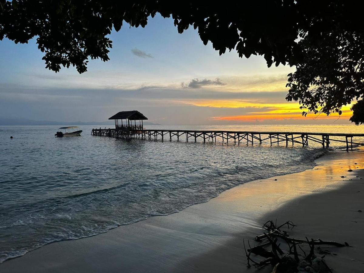 Amoryg Resort And Dive Raja Ampat Pulau Mansuar Exterior photo