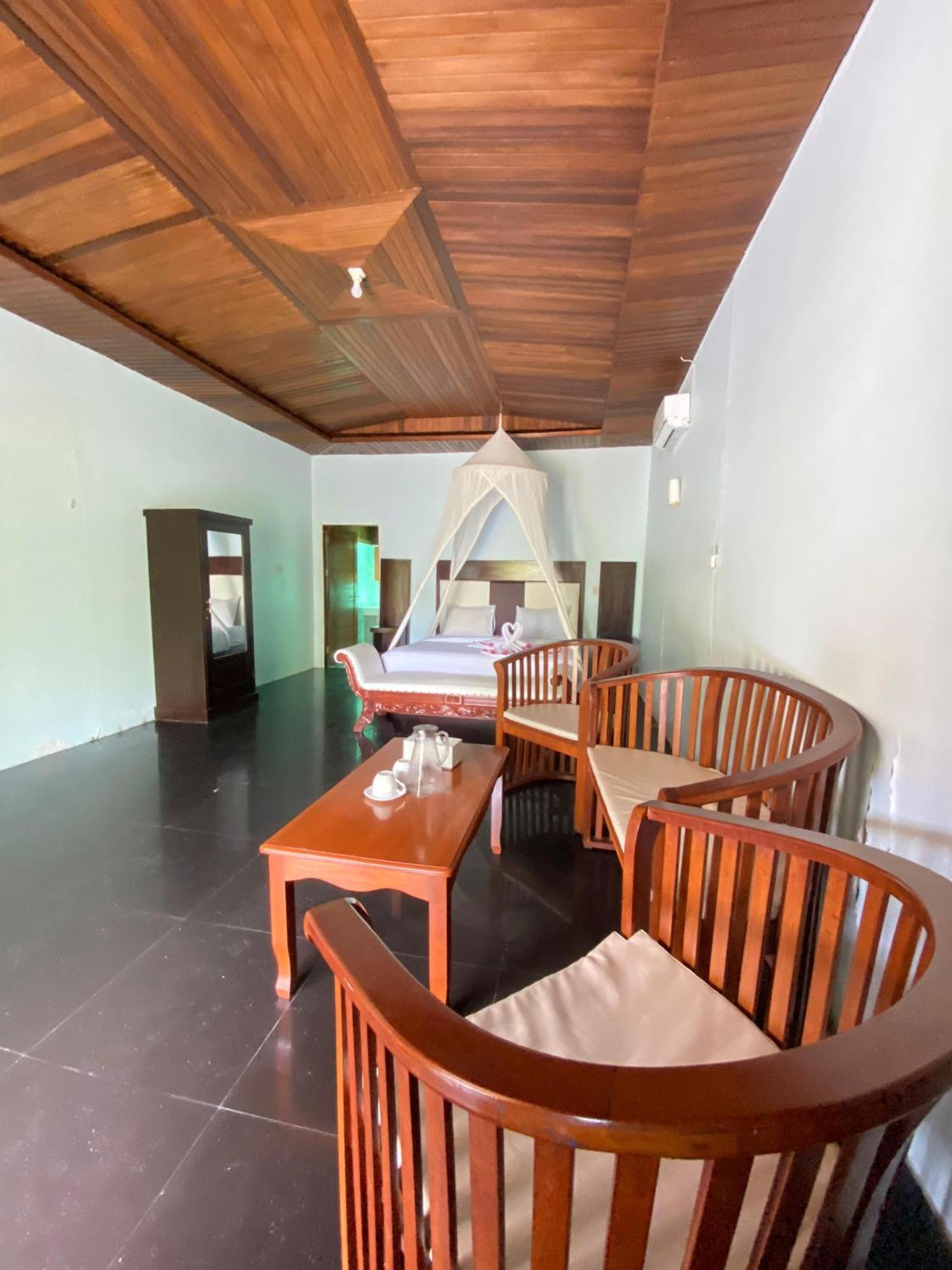 Amoryg Resort And Dive Raja Ampat Pulau Mansuar Exterior photo