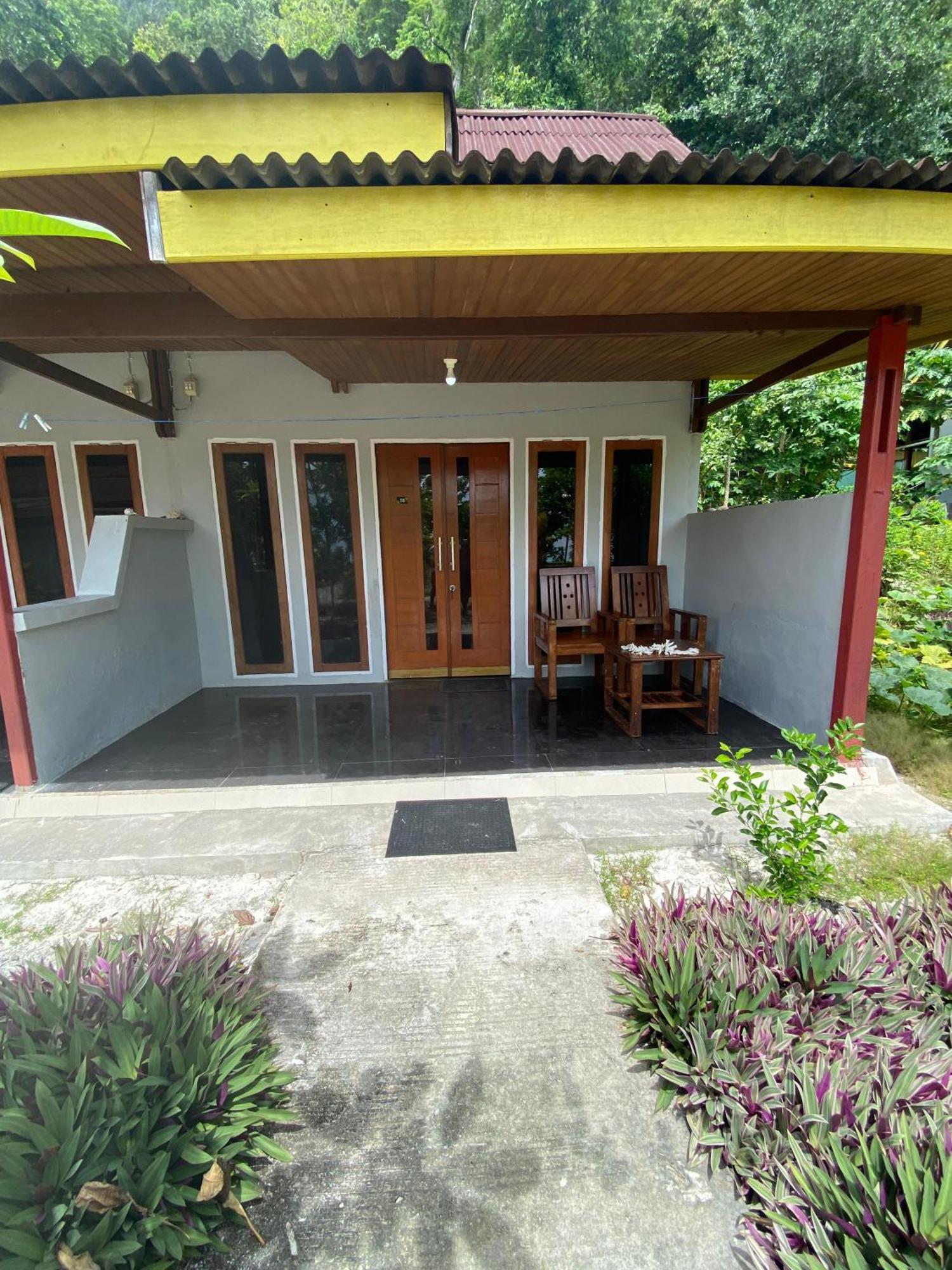 Amoryg Resort And Dive Raja Ampat Pulau Mansuar Exterior photo
