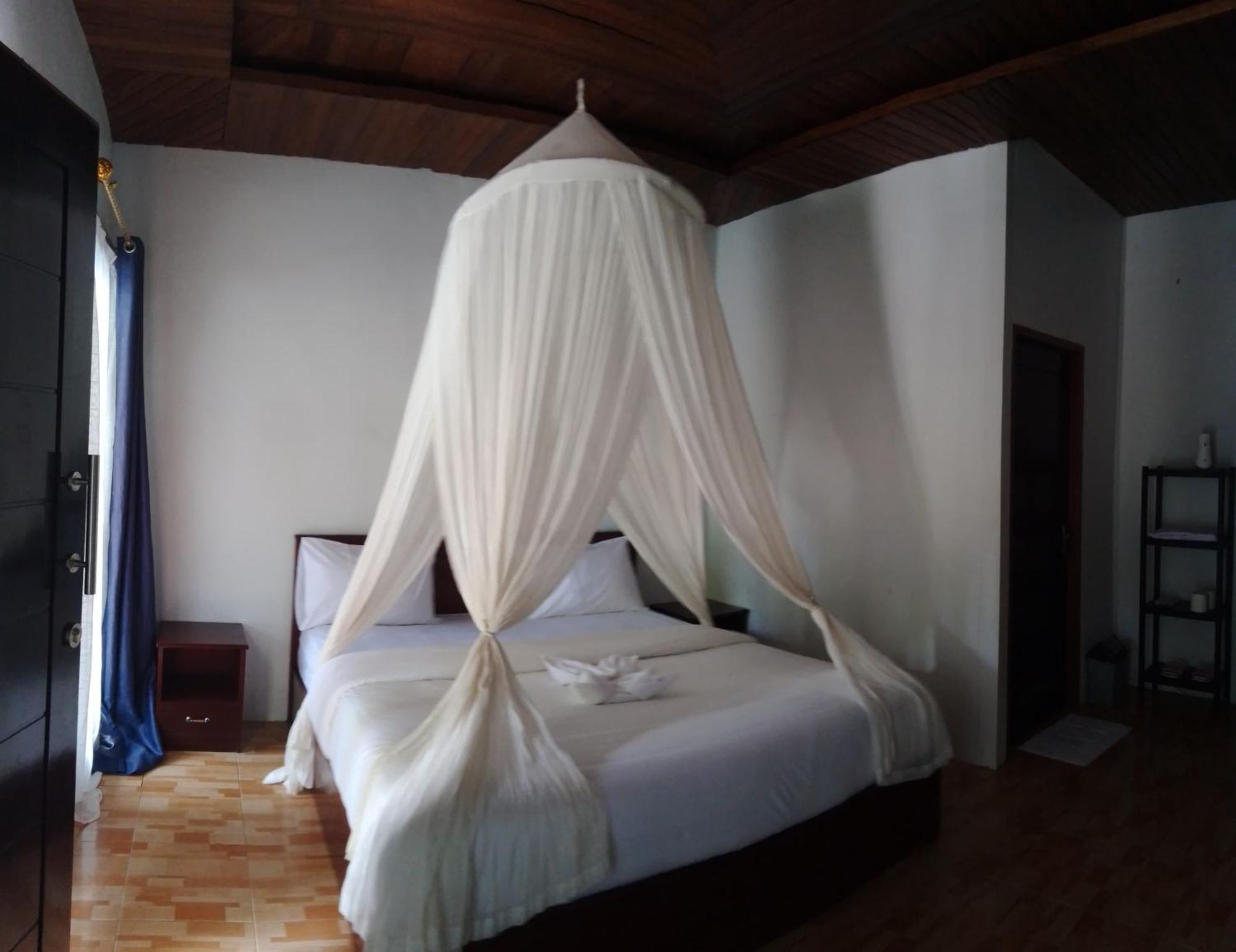 Amoryg Resort And Dive Raja Ampat Pulau Mansuar Exterior photo