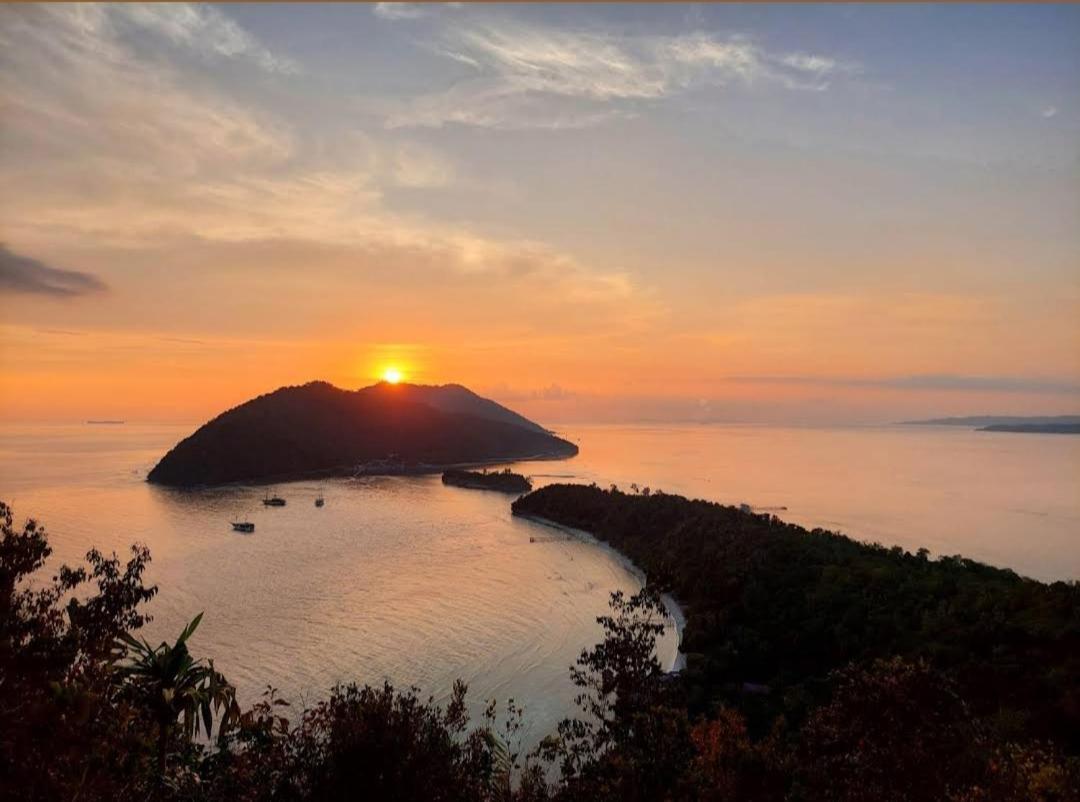Amoryg Resort And Dive Raja Ampat Pulau Mansuar Exterior photo